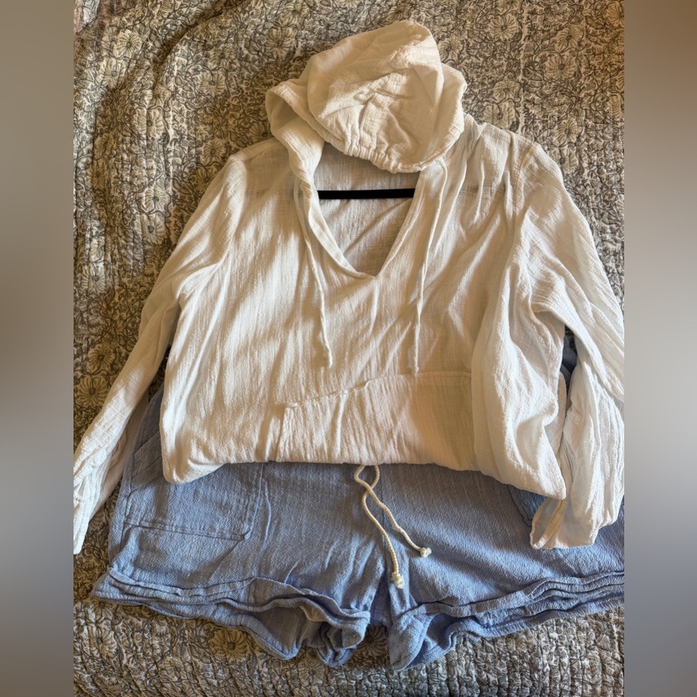 Gibsonlook beach linen hooded cover and shorts set